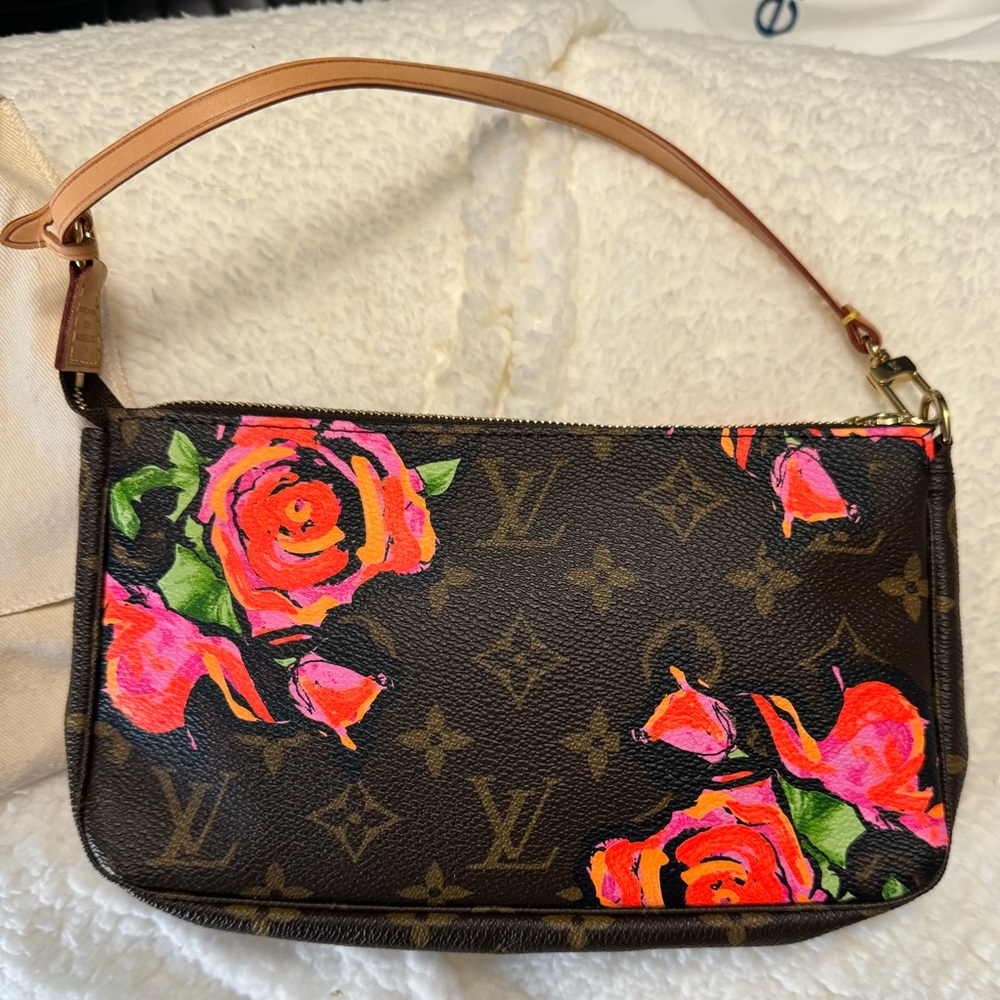 Louis Vuitton RARE Roses Pochette Accessories in like new condition